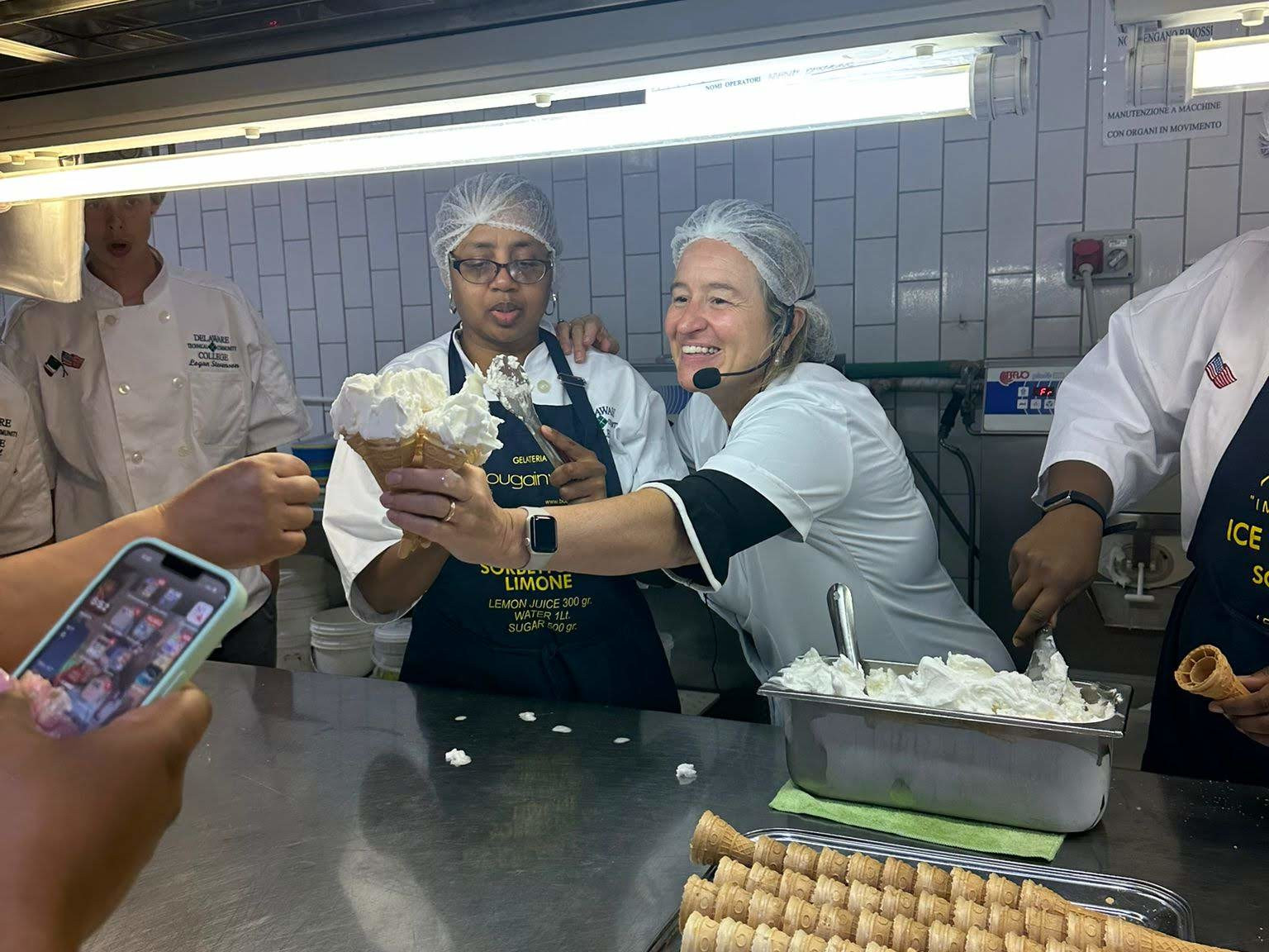 Serving gelato